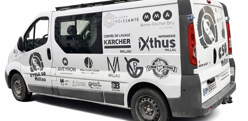 L'habillage du véhicule du CSO Millau avec leurs partenaires